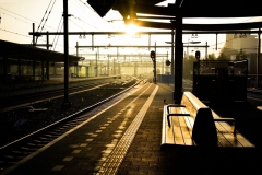 Zonsopgang perron Zwolle met bank- s